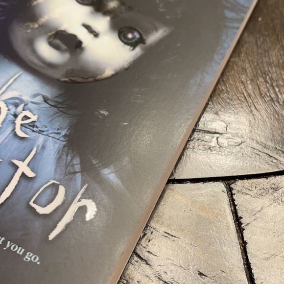 The collector paperback - Picture 7 of 8